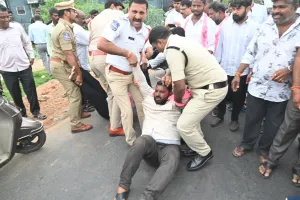 మర్రిగూడ బైపాస్ ఫ్లైఓవర్ ధర్నా సందర్భంగా బీఆర్ఎస్ అధికార ప్రతినిధి మాతంగి అమర్ అరెస్ట్